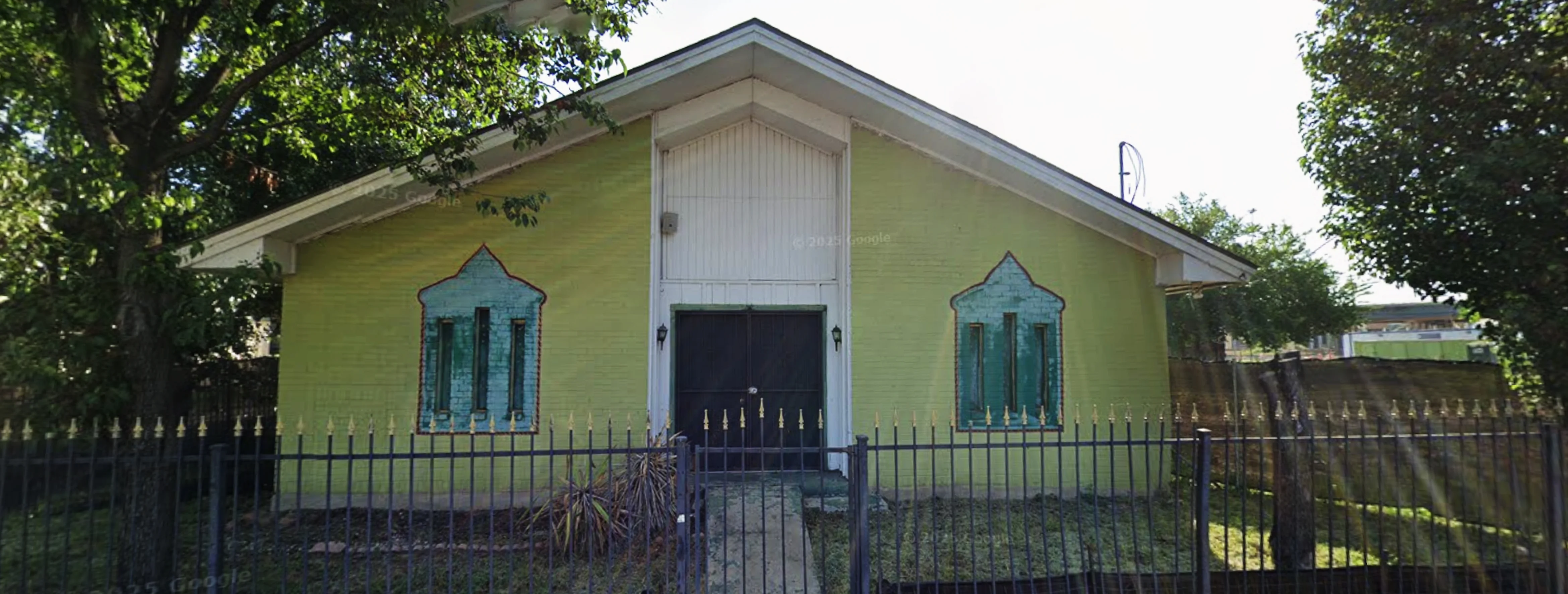 Exterior view of Masjid Al-Islam Dallas building